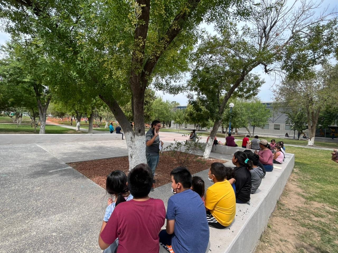 Fomentan la lectura con juegos y cuentos en niñas y niños juarenses