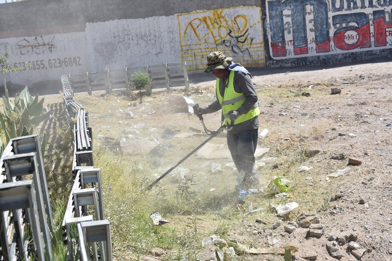 Atiende Dirección de Limpia peticiones ciudadanas en diferentes puntos