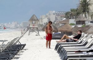 Se desploma flujo de turistas internacionales en suelo mexicano