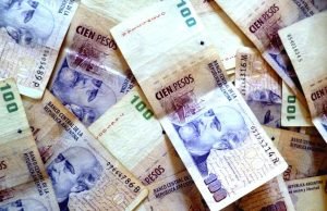 Argentina logra acuerdo con acreedores para reestructurar deuda
