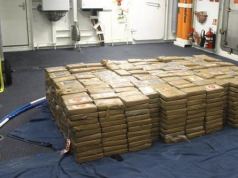 Decomisan marinos una tonelada de cocaína en Michoacán