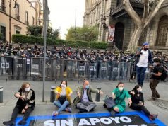 Protestan panistas contra extinción de fideicomisos