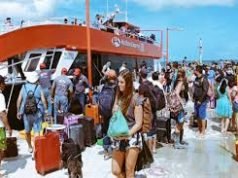 Evacúan a 35 mil turistas en Quintana Roo