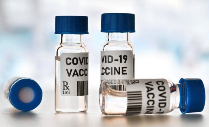 Vacuna AstraZeneca/Oxford contra COVID-19 es efectiva en 70%