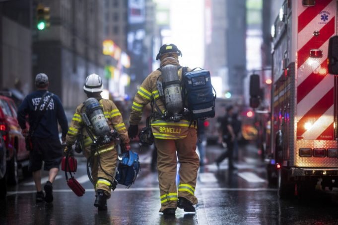 Más de la mitad de bomberos neoyorquinos rechazarán vacuna