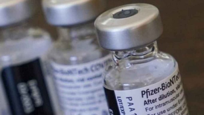 Pfizer retrasa entrega de vacunas a España
