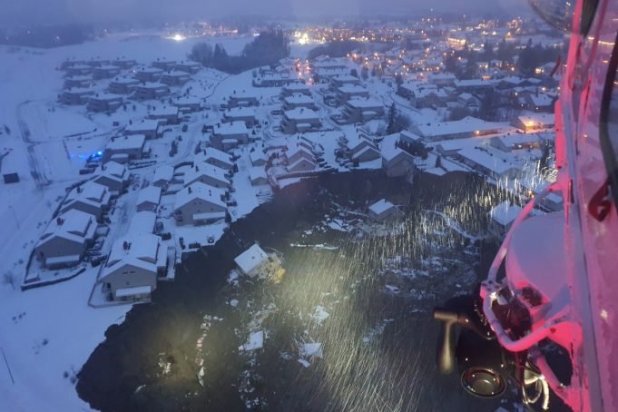 Desaparecen personas tras desprendimiento de tierras en Noruega