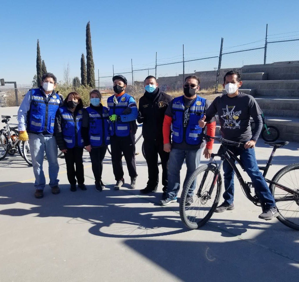 Dona Club Rotario Juárez Norte, bicicletas a Santa Bombero