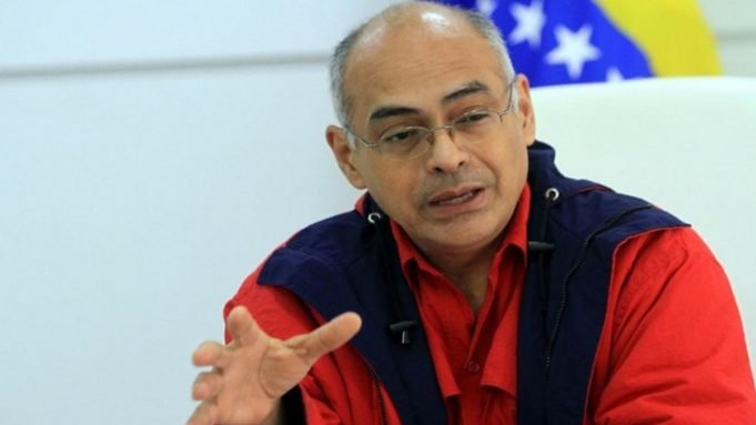 Bloqueo impide a Venezuela comprar vacunas anti-COVID