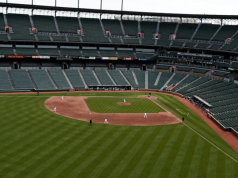 Beisbol y futbol pueden llevar su actividad en estadios vacíos