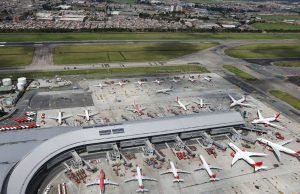 Cae demanda a niveles récords en vuelos internacionales