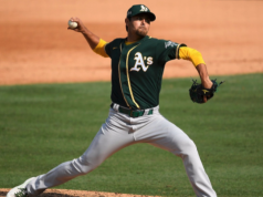 Joakim Soria y los Diamantes firman contrato