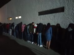 Arrestan a 23 adultos y resguardan a 22 adolescentes en fiesta escandalosa