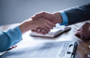 ¿Cuáles son las ventajas y desventajas del outsourcing?