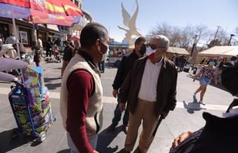 Recorre alcalde el Centro e invita a usar cubrebocas