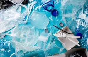 Aprueban ley que limita plásticos de un solo uso en Chile