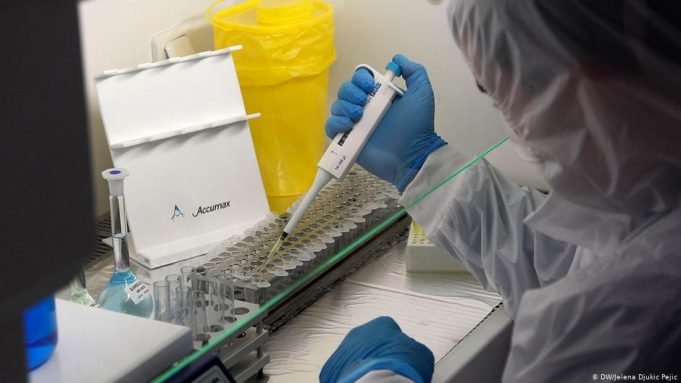 Atacan a laboratorio de Oxford que investiga el COVID-19