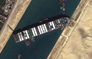 Egipto demanda compensación económica por bloqueo en el Canal de Suez