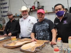 Visita “El Capi” fábrica de monturas de exportación