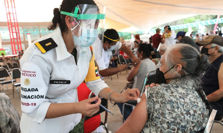 Aplican 28 mil dosis en primer día de vacunación contra COVID-19 en Monterrey