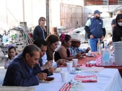 Pasa Cruz Pérez Cuéllar una tarde con amigos de Oaxaca