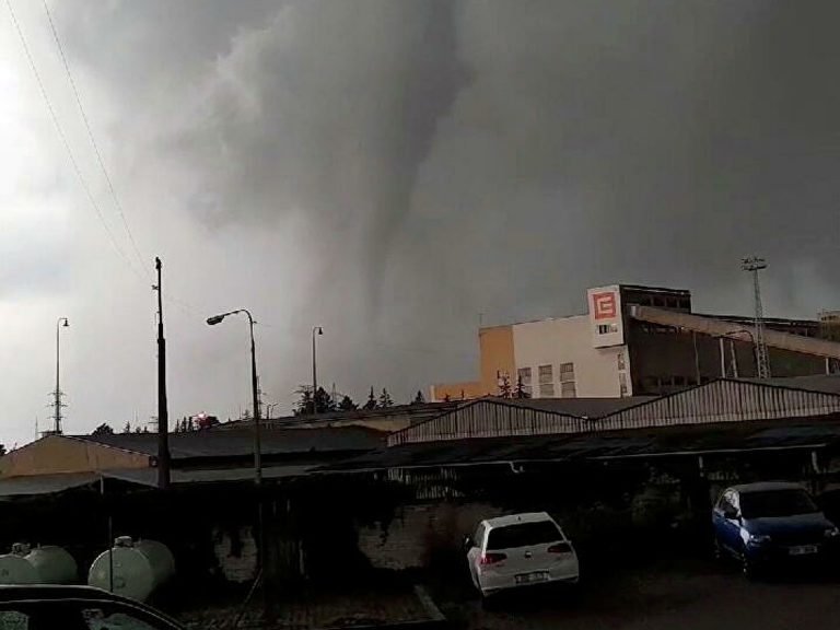 Fuerte tornado deja decenas de heridos en Chequia - Juárez Hoy