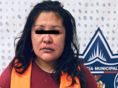 La arrestan por golpear a su madre