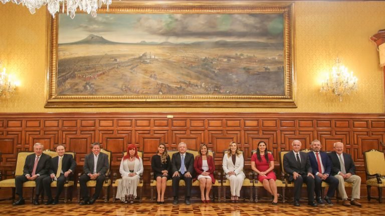 Se reúne AMLO con los gobernadores electos de Morena