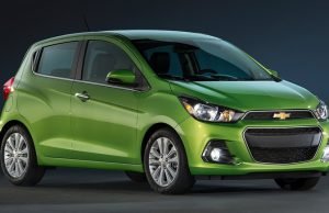 Jóvenes prefieren invertir en autos compactos