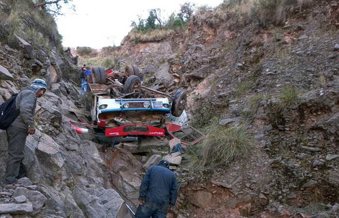Llega a 34 muertos el saldo final de un accidente de autobús en Bolivia