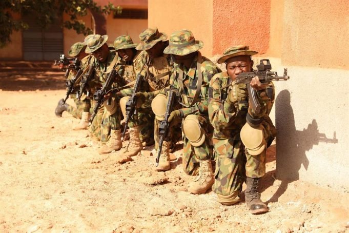 Secuestran a 11 personas tras ataque de hombres armados