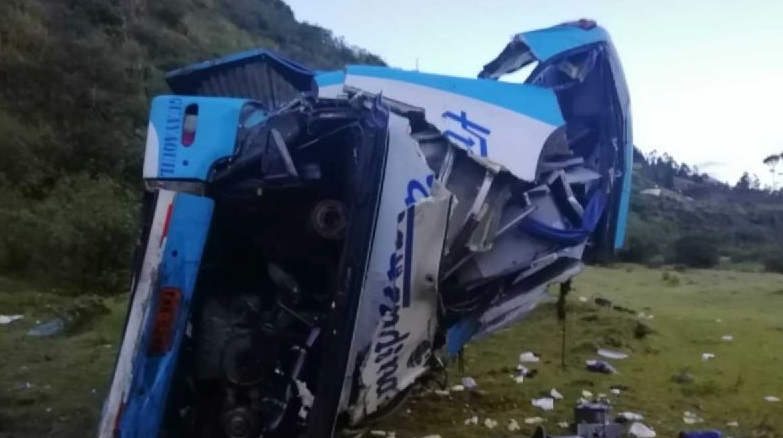 Fuerte accidente de tránsito deja al menos 11 muertos en Ecuador