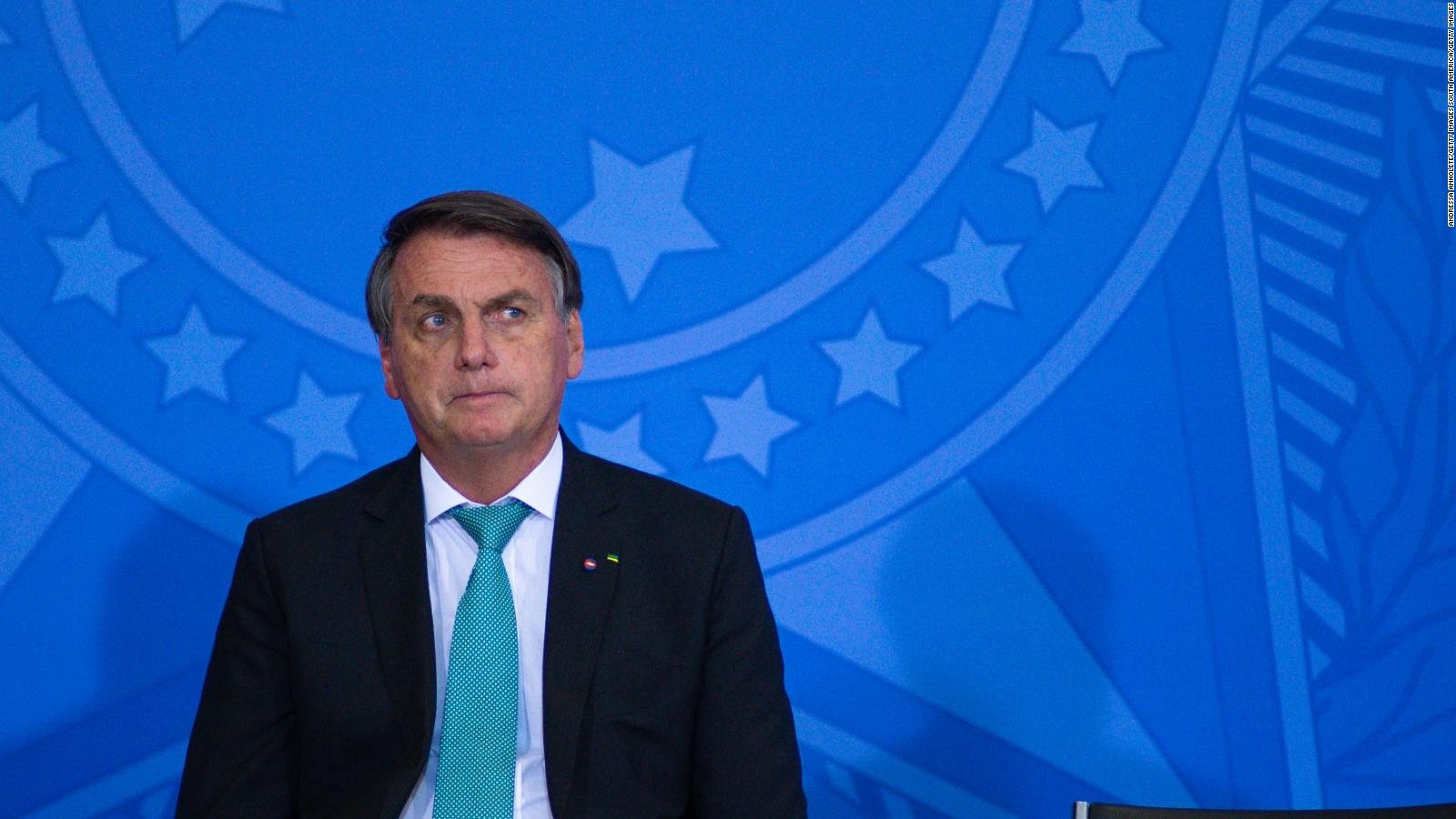 Senado de Brasil aprueba informe que acusa a Bolsonaro de crímenes durante pandemia