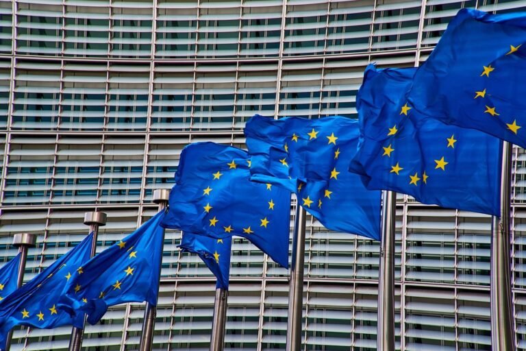 Comisión Europea investigará posibles violaciones en el mercado energético