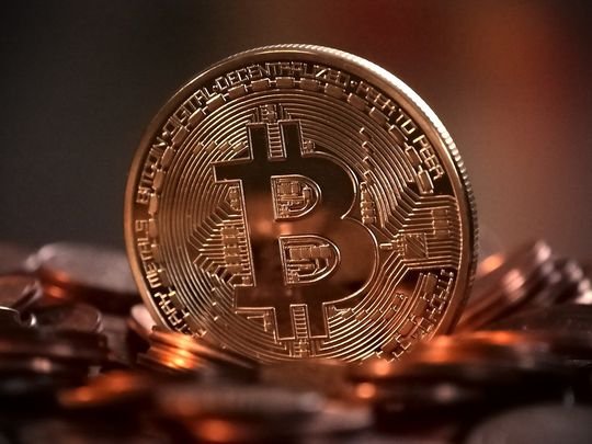 Por primera vez desde abril, bitcoin alcanza los 60 mil dólares