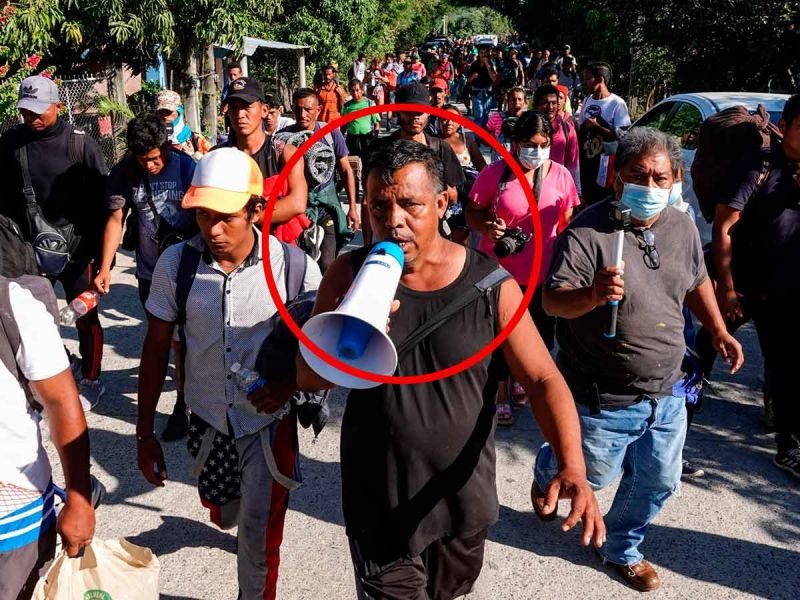 INM se va en contra de líder de caravana migrante