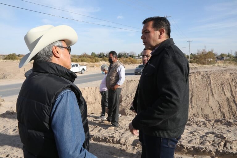 Revisa presidente municipal zonas afectadas del Valle de Juárez