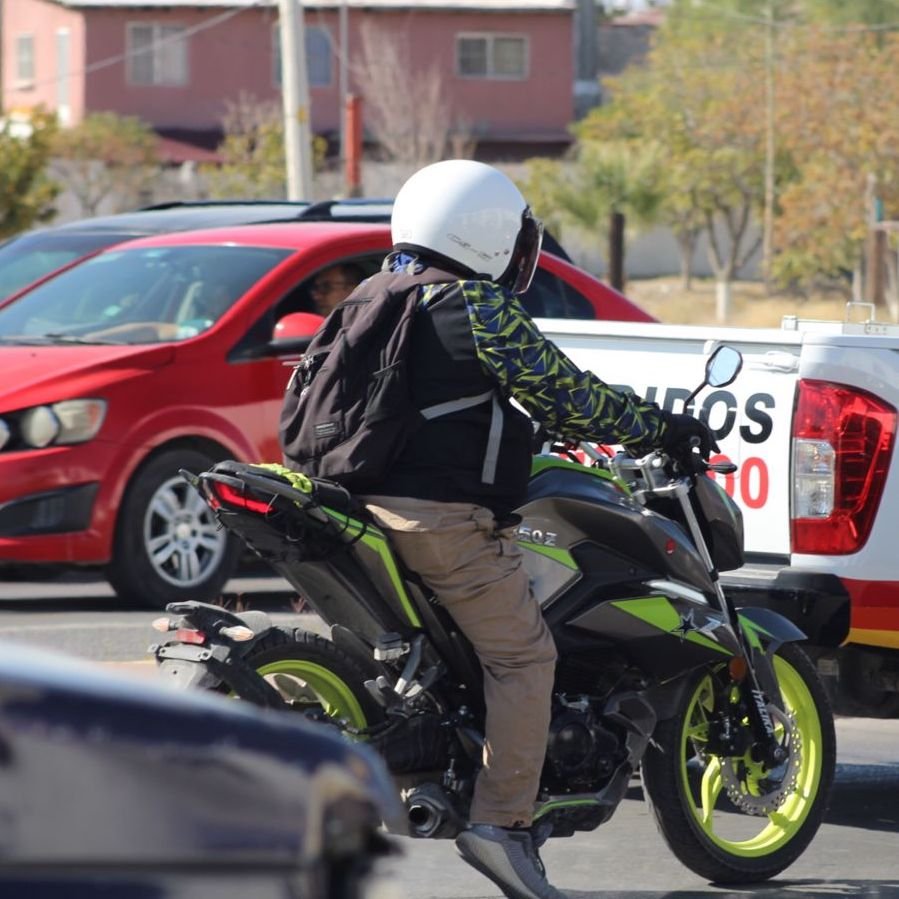 Motociclistas deben cumplir con el uso de casco; Seguridad Vial