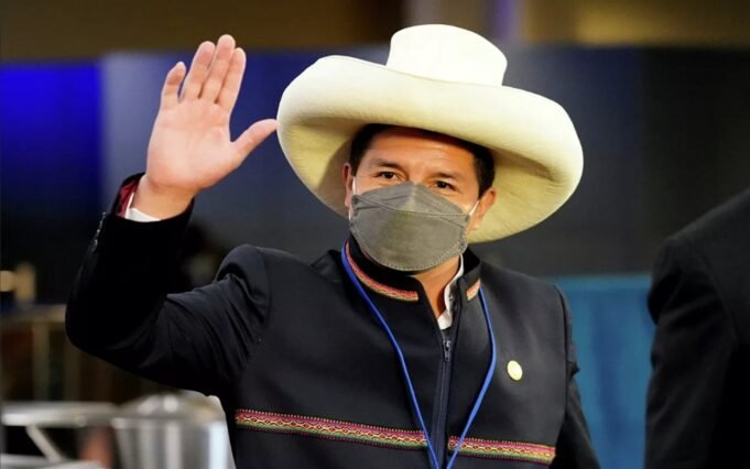 Piden destitución de presidente de Perú