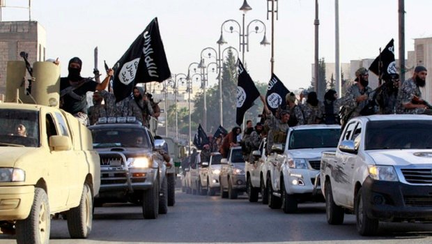 Se entregan 300 militantes de ISIS a las Fuerzas Sirias