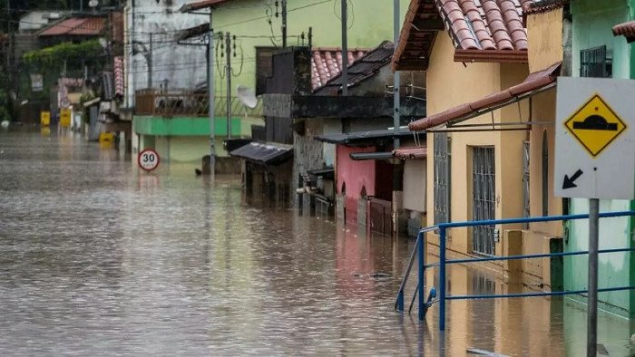 Encuentran más víctimas mortales tras lluvias en Sao Paulo