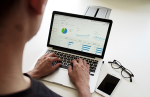 Digitalización financiera puede reducir costos hasta en un 10% para empresas