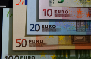 Por primera vez en 20 años, el euro cae por debajo de 1.01 dólares