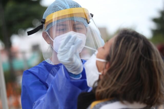 Continúan realizándose pruebas de antígeno gratuitas para detectar el Covid-19, en diversos parques de Mérida en donde los casos van en aumento.