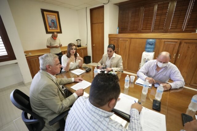 6323788152917__632378815291a