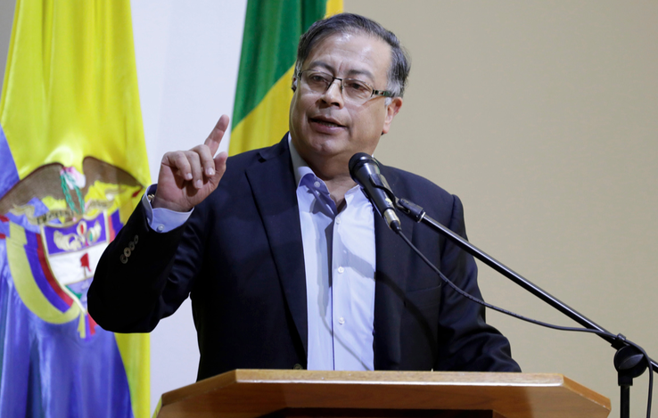Aprueba Congreso de Perú declarar “persona no grata” a presidente colombiano