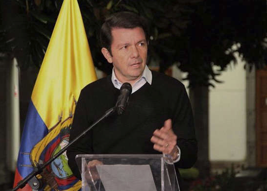 Dimite ministro de Gobierno de Ecuador