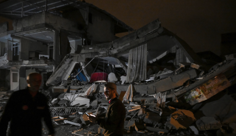 Nuevos terremotos en Turquía dejan 296 heridos
