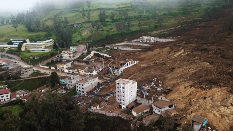 Al menos 16 muertos deja deslave en provincia de Ecuador