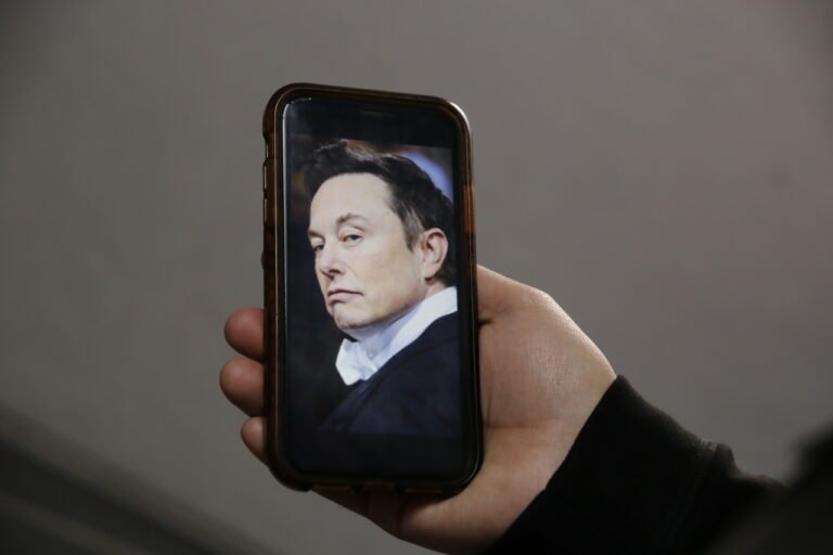 Se interesa Musk por el Banco Silicon Valley